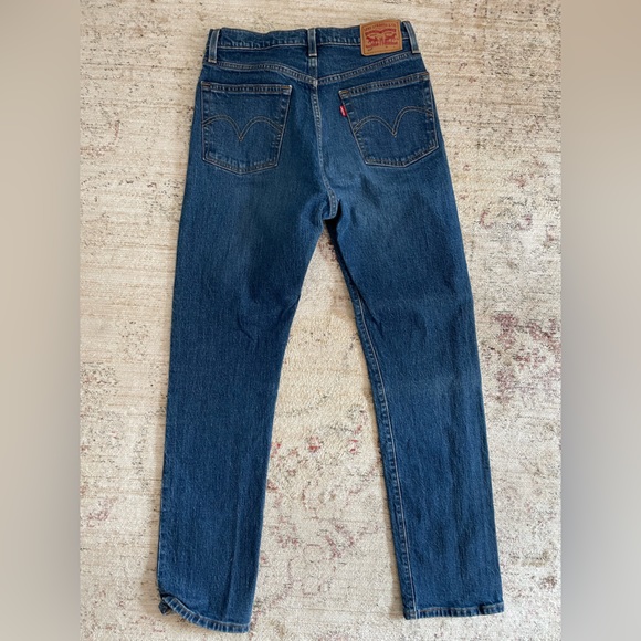 Levi’s 501 Original Fit Jeans in Medium Wash - Size 27 x 30 - Picture 4 of 8